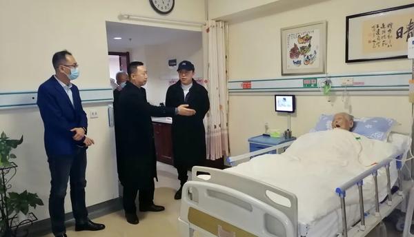 黄渤走进青岛福山老年公寓 岁寒时节见真情 知乎 黄渤走进青岛福山老年公寓 岁寒时节见真情 知乎