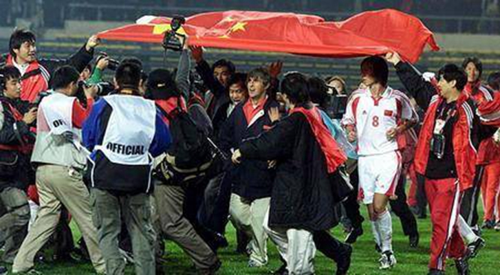 2001 年时,米卢为什么能带领中国国家男子足球