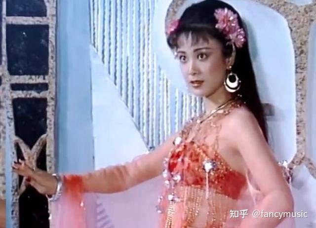 最美妲己傅艺伟从一夜成名到阶下囚她经历了什么