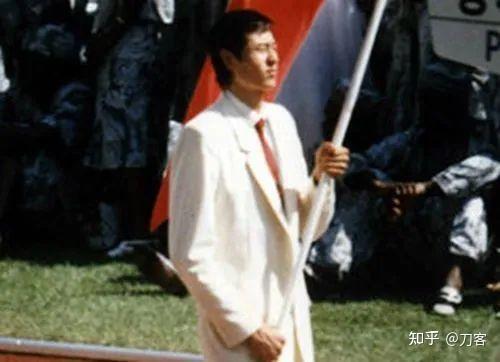 另外还有一名特殊的球员是宋涛,他是中国奥运代表团的旗手,是奥运历史