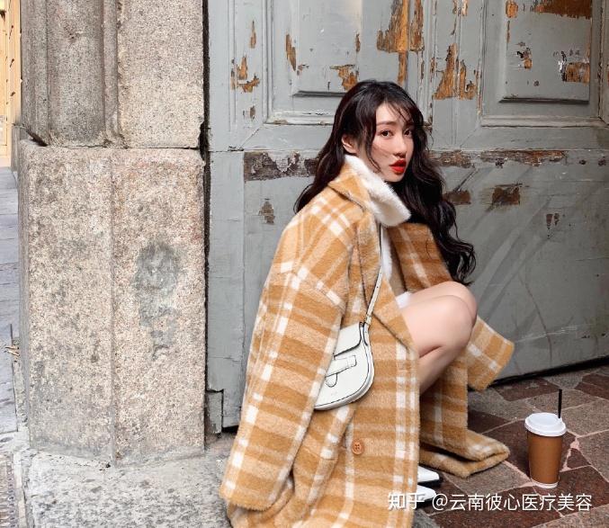 不过老天总是眷顾那些一直默默努力的人,如今的卢洁云早已退出娱乐圈