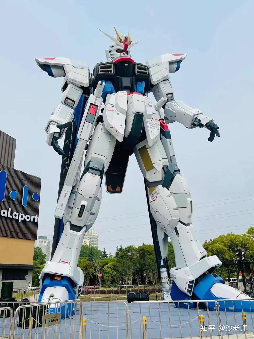 2021年4月26日上海,日本本土外唯一的1:1高达正式搭建完成!