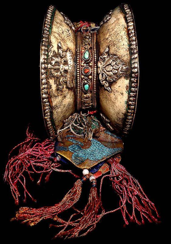 人骨,人皮和人肉——密教仪式的往日世界