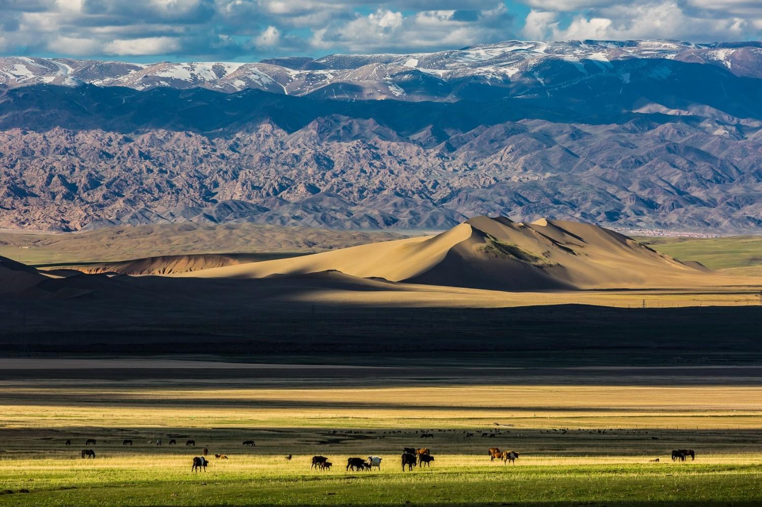 新疆高铁时代来临乌市出发25小时直达吐哈盆地小众东疆