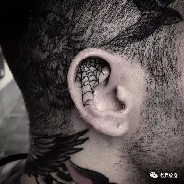 纹身素材男生耳软骨纹身