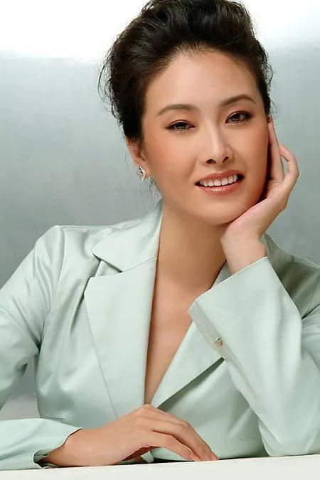 眼看着一年又一年过去了,贾冰在申军谊家里熬了9年,申军谊还是没有娶