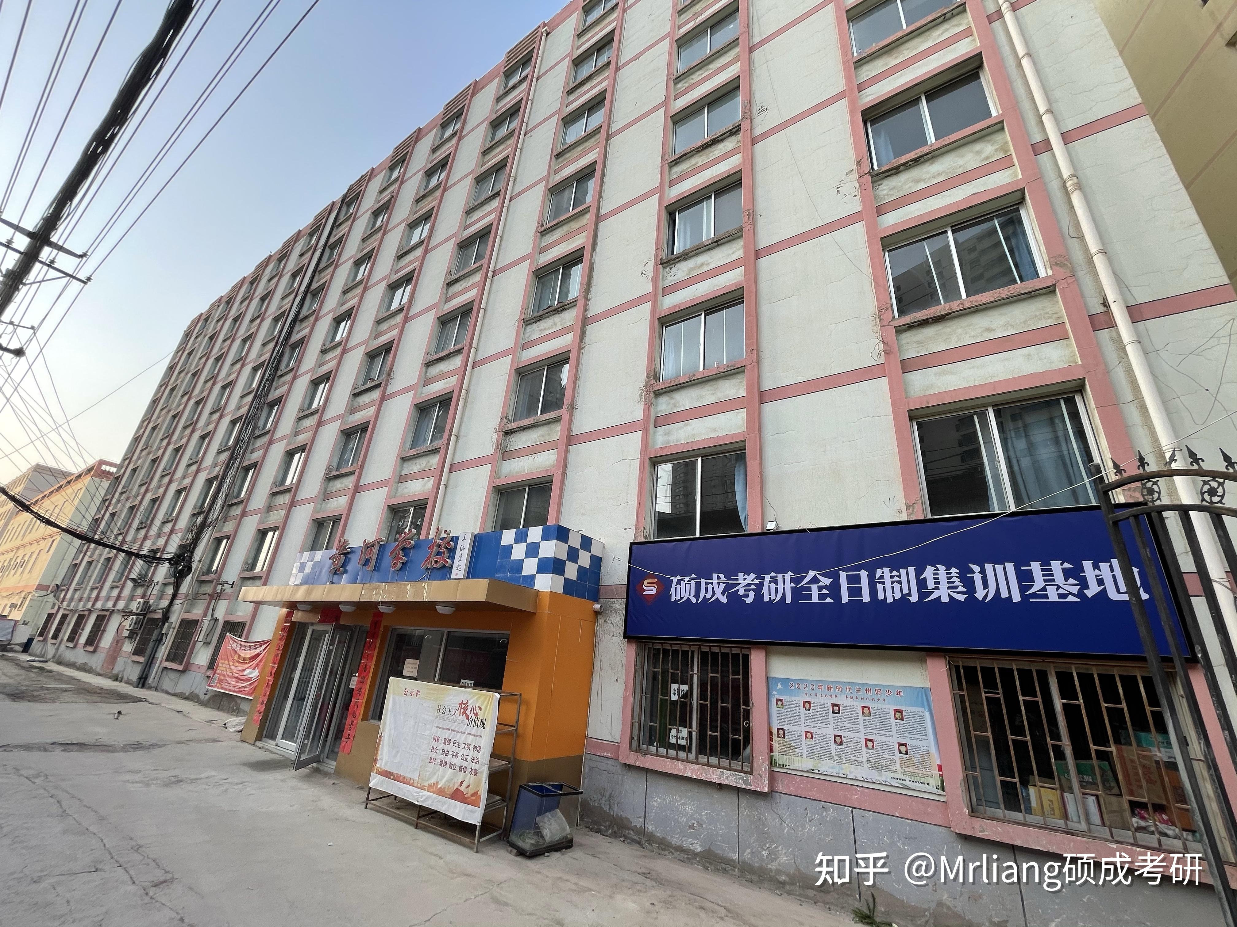 大四考研搬出去住（大四考研要搬出去住吗）《大四考研还在学校住吗》