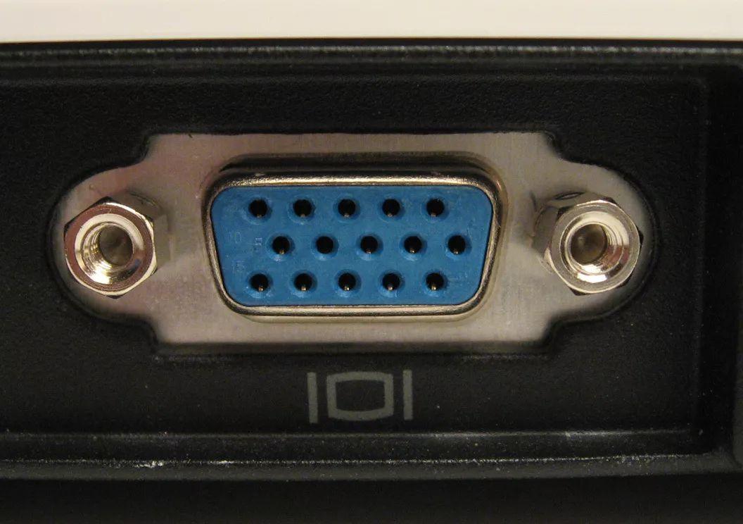  vga hdmi dvi displayport 