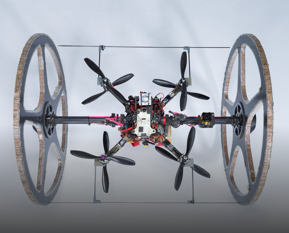 可滚动飞行的创新机器人旋翼飞行器