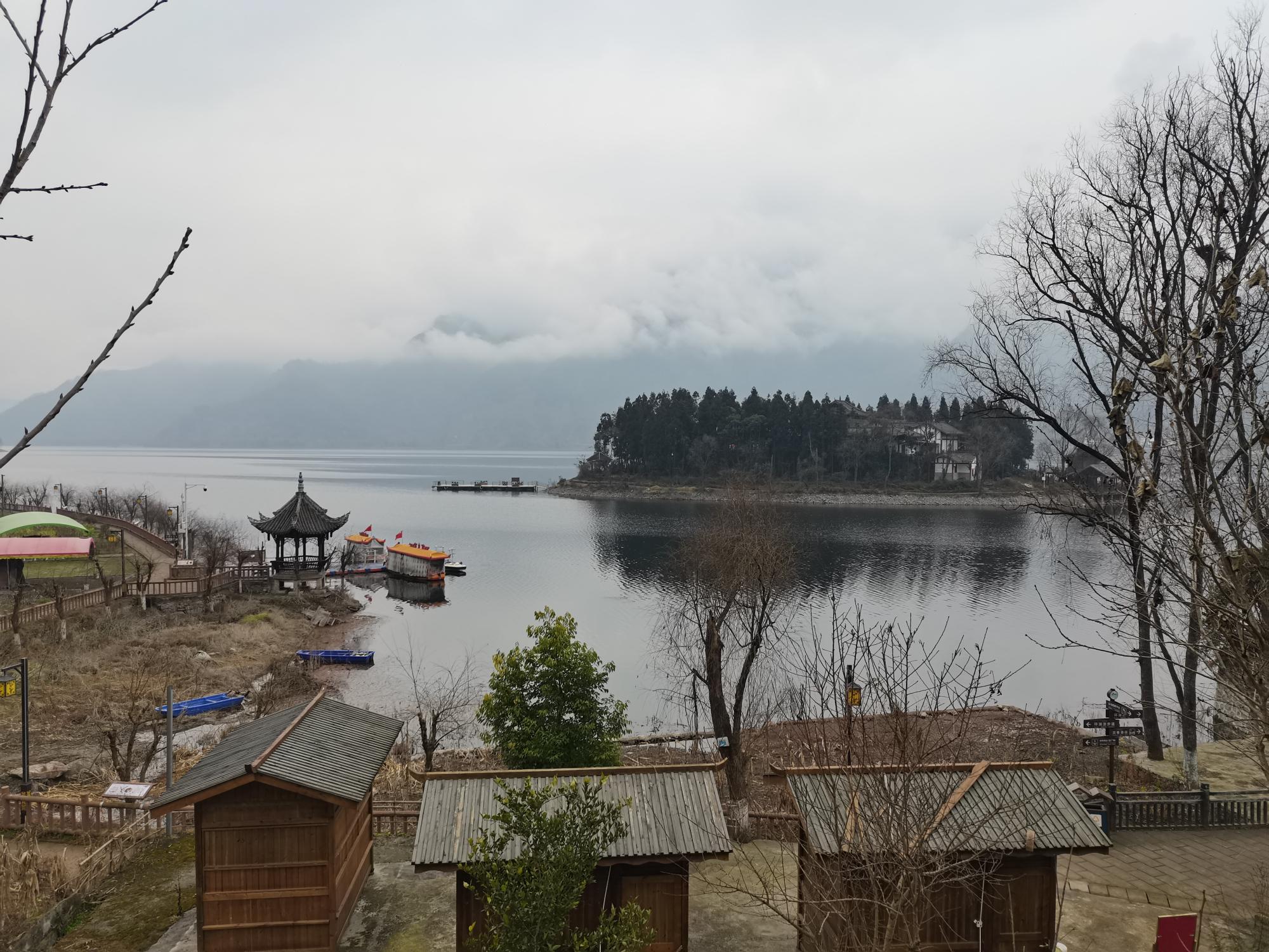 成都到西昌不走京昆高速走国道景色绝佳中途可游玩雷波马湖