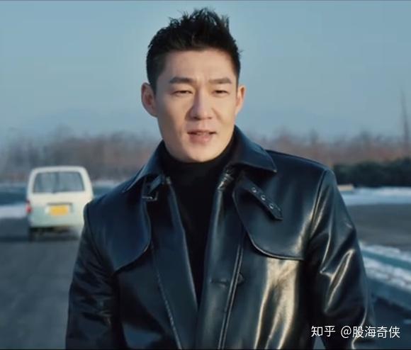 直到小青说出自己的身世,原来他就是当年被徐国柱击毙的耿二冬的蹲佑