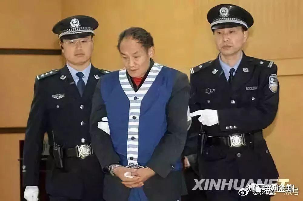 报道此事的新闻媒体更正,炮制出"年画华南虎"的周正龙,尽管仍然嘴硬