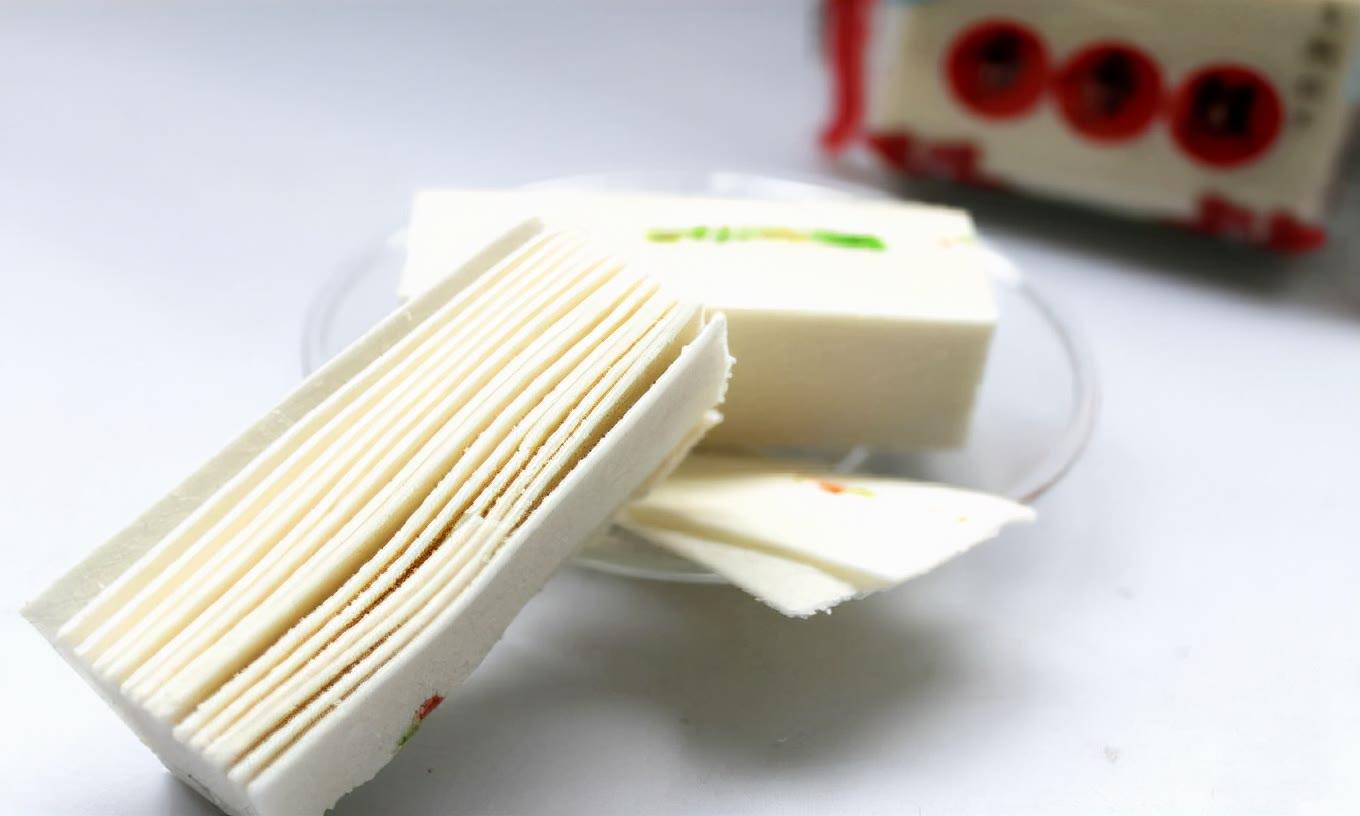 书册糕,又名云片糕,炖糕,是潮汕地区传统小食,以其洁白细腻,清甜爽口