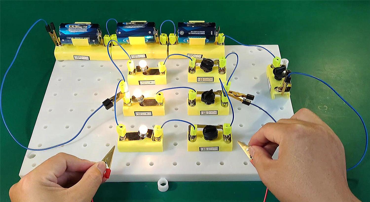 中学物理电学实验:串联和并联电路中的断路!