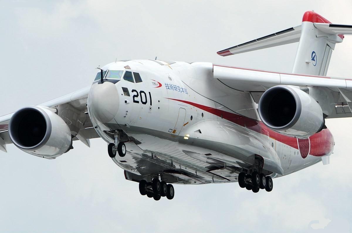 今年日本川崎重工研发的c-2运输机开始进入日本自卫队正式列装了.