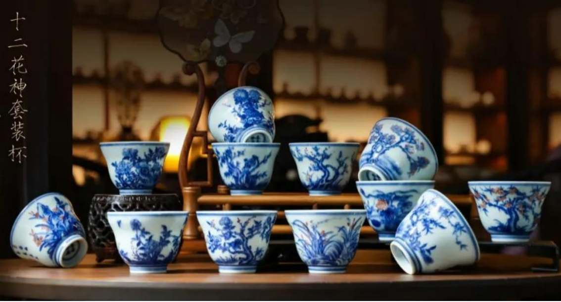 中国美術康凞神杯 A wucai 'month' cup, Mark and period of Kangxi | 清康熙五彩