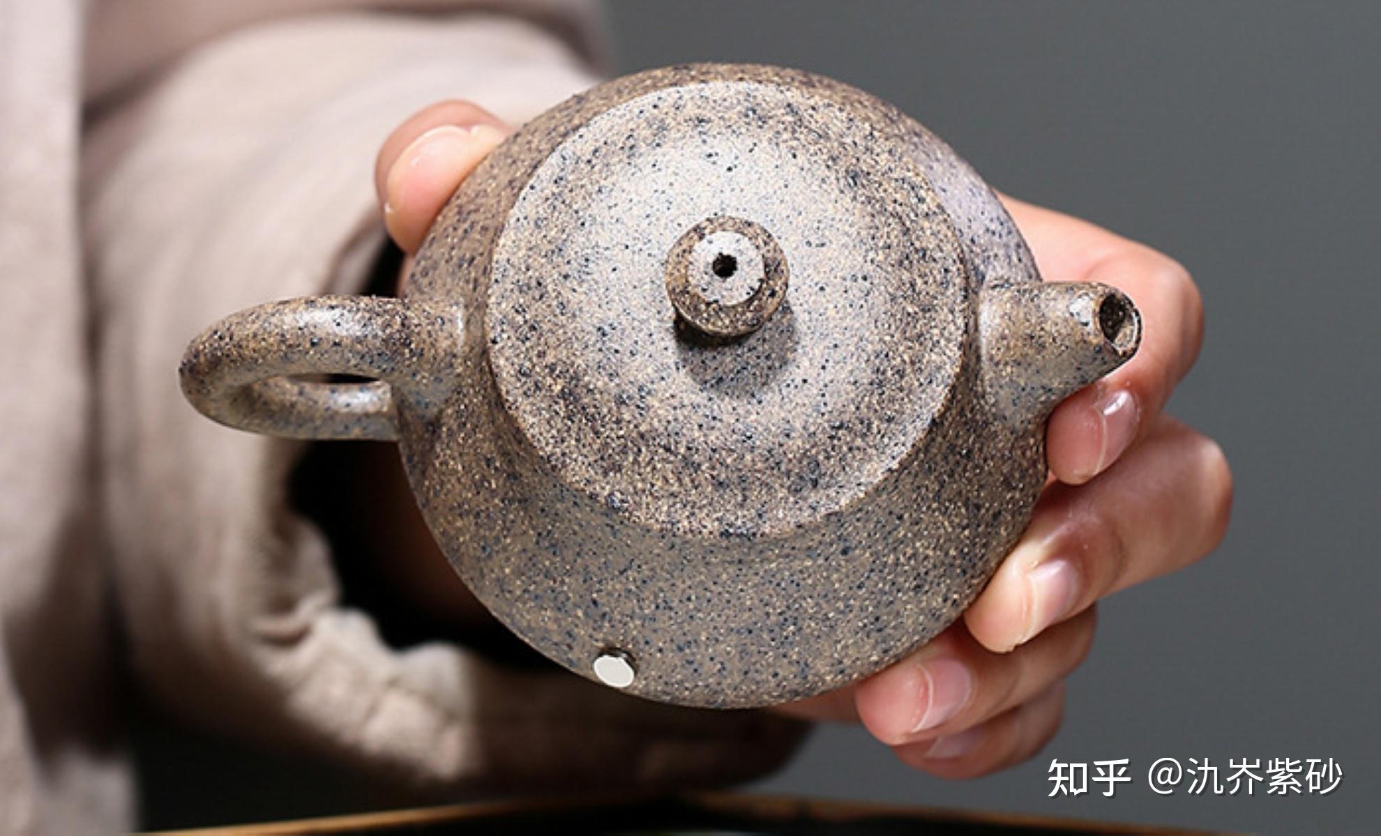 对比看看如果你的紫砂壶能够吸住磁铁那必定是原矿好料
