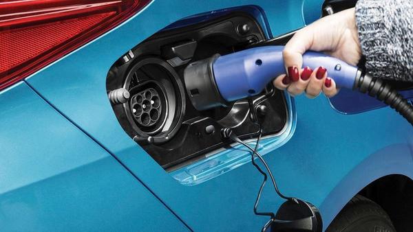 全球最好卖的混yibo动车来了换装插电系统 油耗低至13L