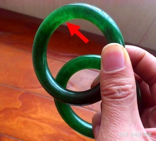 染色注胶的假翡翠在紫光灯下是什么样子?教你3招分辨翡翠真假 - 知乎