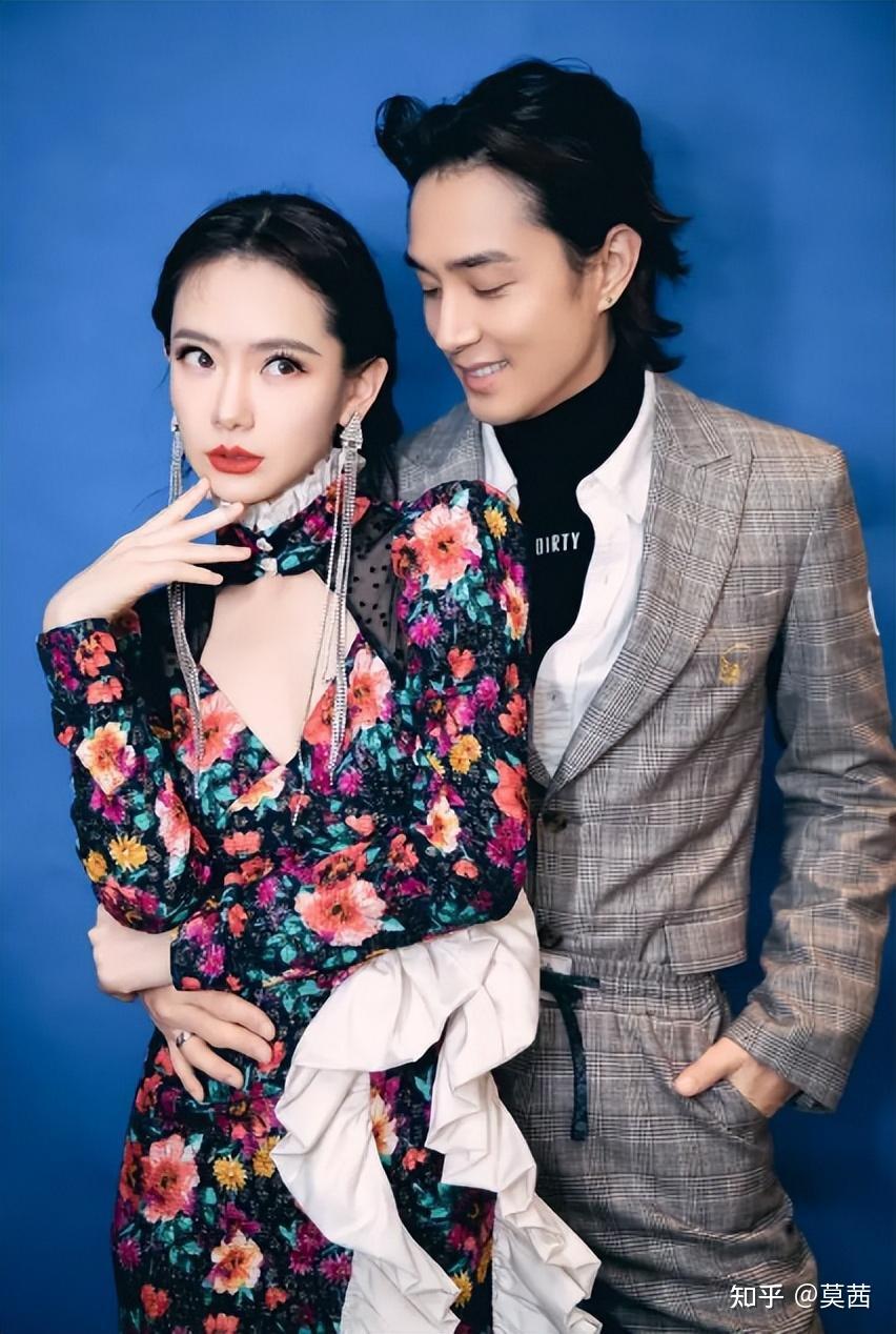 戚薇大胆写真震撼娱乐圈,火辣身材引发热议:这谁顶得住啊!
