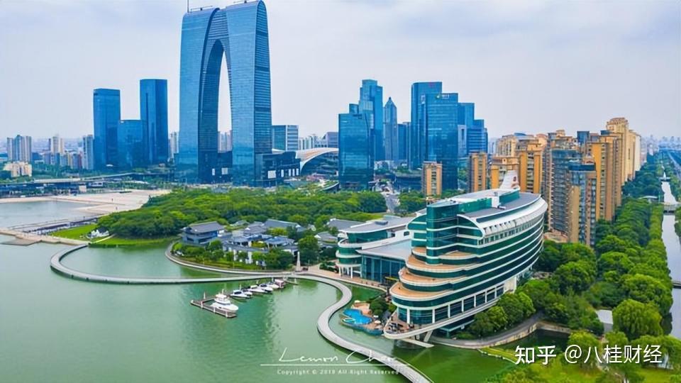 5公里处有麓谷工业区, 现在还在离梅溪湖cbd4公里远的汇智路开发大