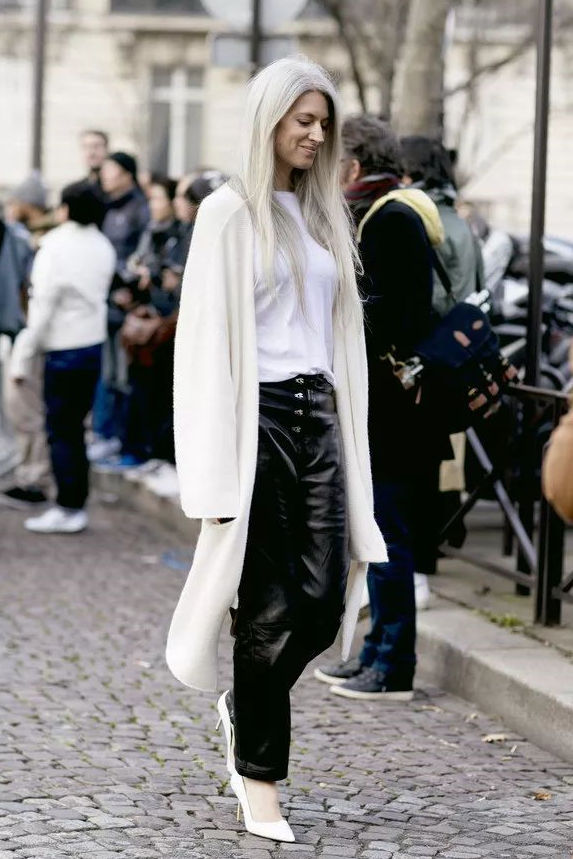 黑白中的叠穿简约单品的层次感时尚soeasy