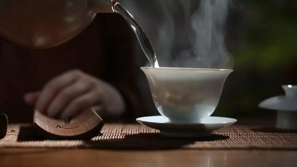 为什么有些茶闻起来香得很入口却不怎么香