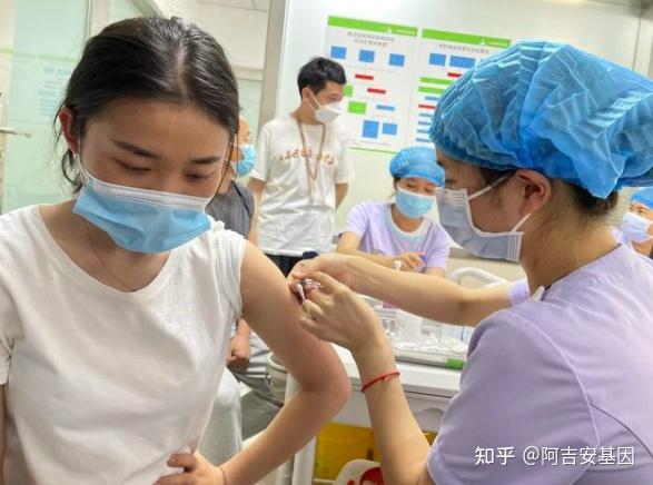 钟南山最担忧的事:新冠可能与人类长期共存,每年都要打疫苗