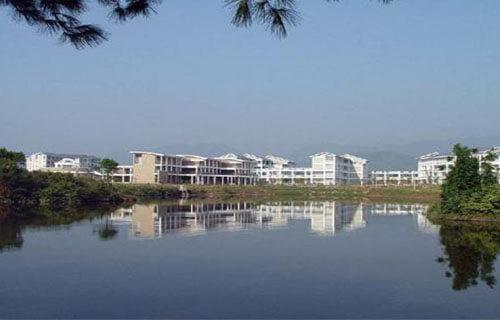 四川育英医科校