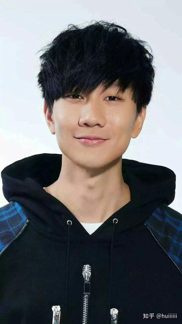 在当下的华语乐坛,是创作型歌手重要还是唱功型歌唱家更重要?