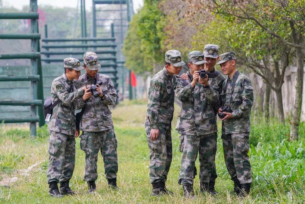 第71集团军中野虎师淬火提升兵记者脚力眼力脑力笔力