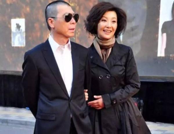 冯小刚一语道破天机：女人查不查手机都不重要，重要的是在这里！ - 知乎