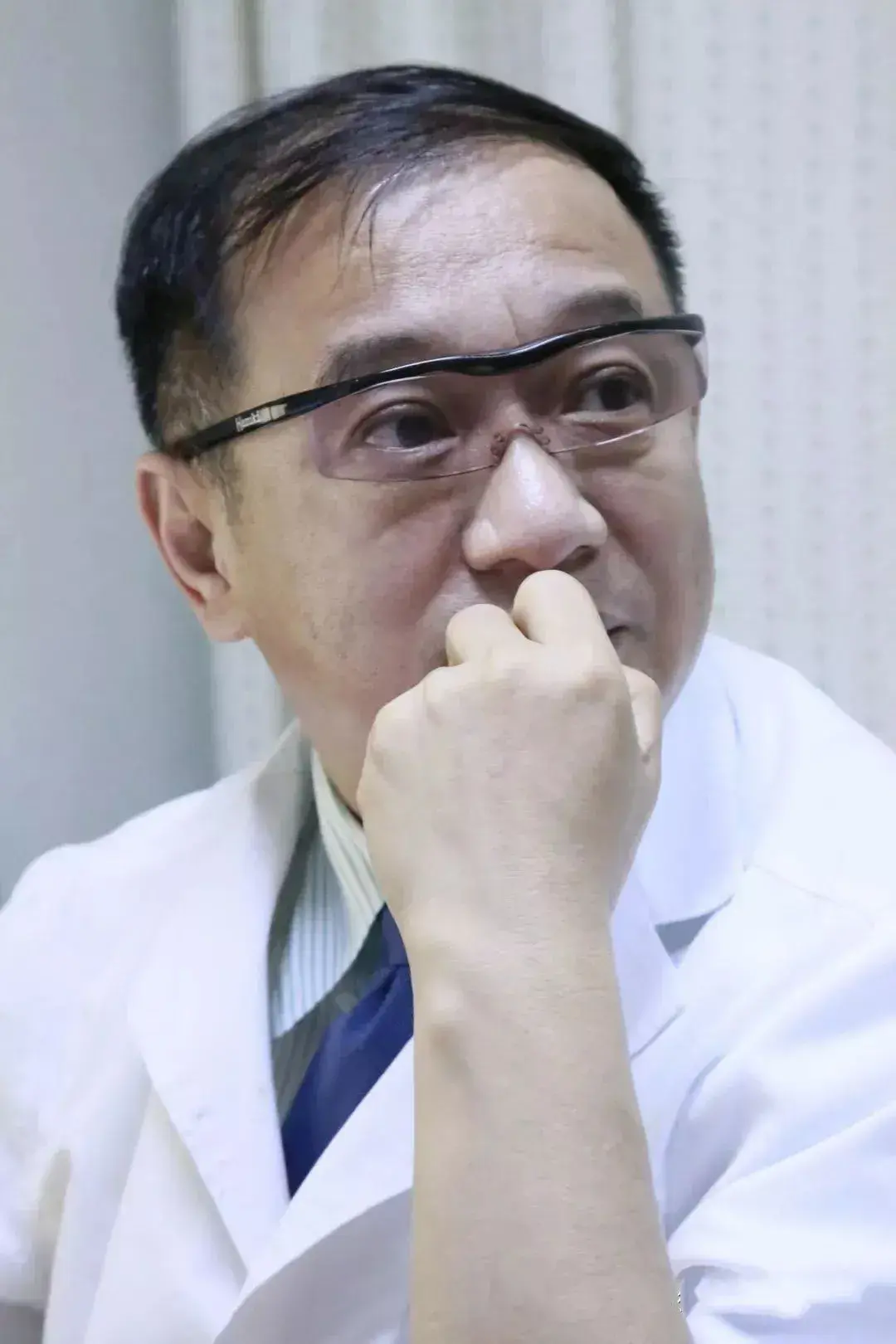 郝纯毅鬼手和佛心结合起来就是一个外科医生的最高境界