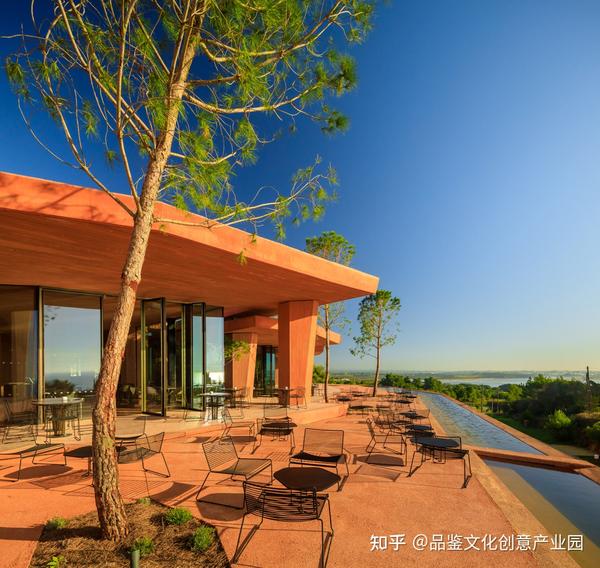 俱乐部设计丨隐藏在风景中的建筑,将自然融入室内 - 知乎