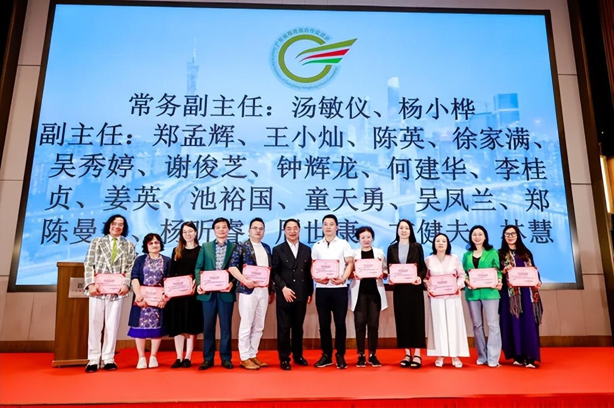 会议选举产生了第三届委员会领导班子,施银焕当选主任,汤敏仪,杨小桦