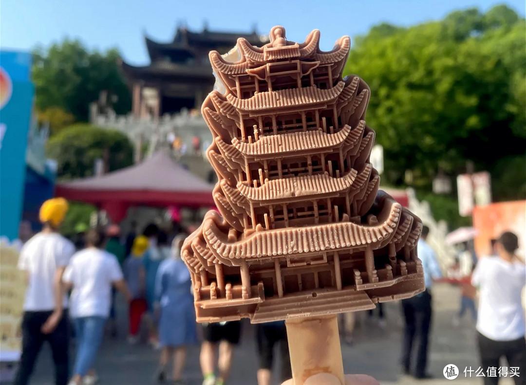 售价:15元一支武汉黄鹤楼这款可以说是口碑最好的一款文创雪糕了,买过