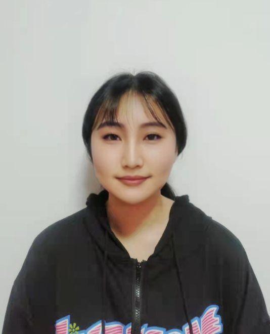 照片应为近期(六个月内)正面免冠,白底或蓝底标准证件照