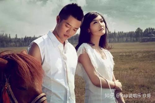 情侣健身秀恩爱的低调组合是说唱圈凤凰传奇