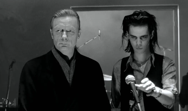 客观的天使卡希尔与常怀着一颗热忱的心的天使丹密尔游荡在柏林街头