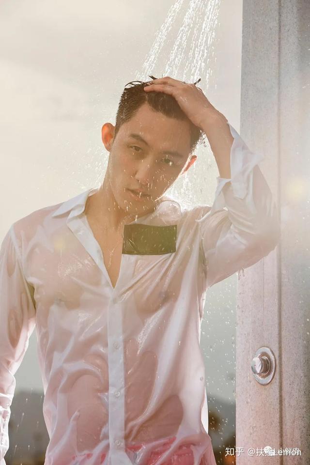 黄景瑜陈学冬盛一伦紧身潜水造型曝光没有对比就没有伤害