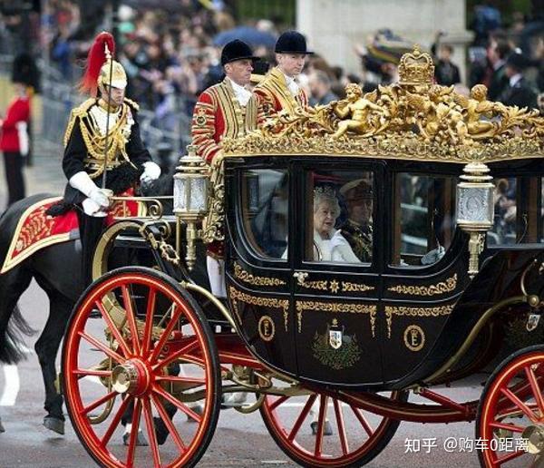 英国女王的黄金马车 镶有24颗钻石和130颗澳大利亚蓝宝石 知乎