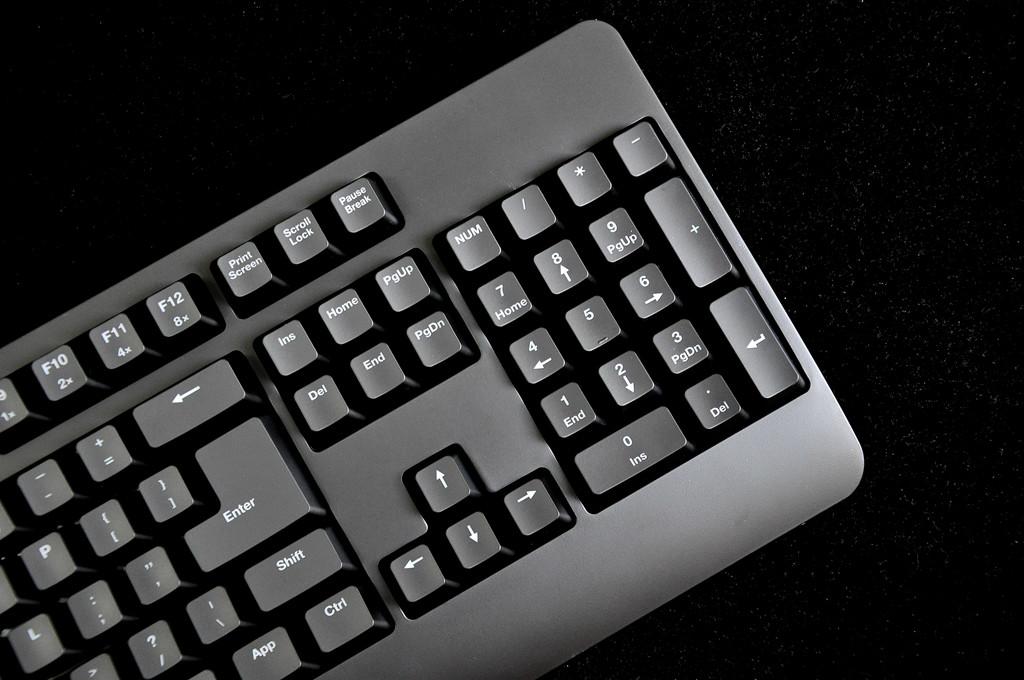 卓威celeritasii机械键盘评测极简设计vs电竞手感