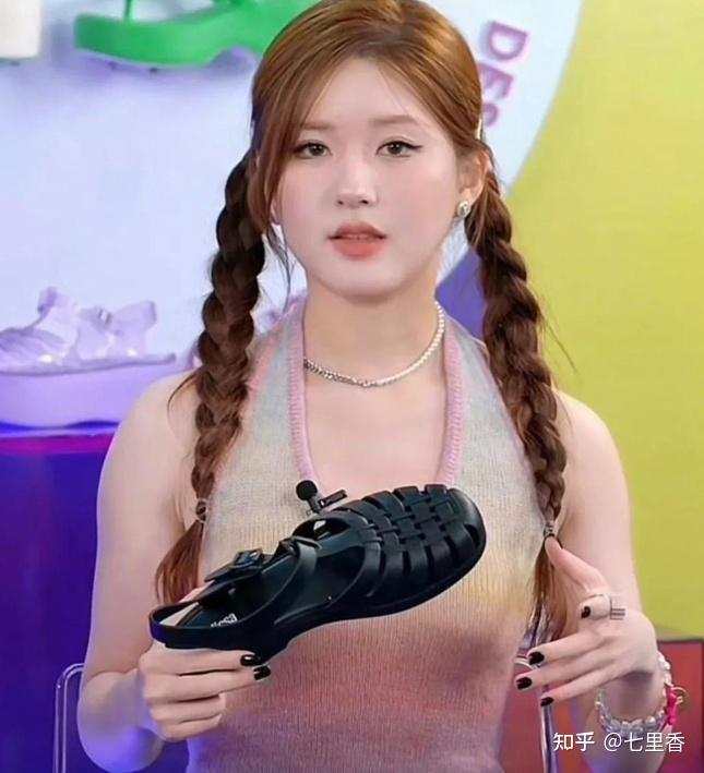 大嘴,驴脸,平胸,长相普通却硬要演"绝世美女",谁给的勇气?