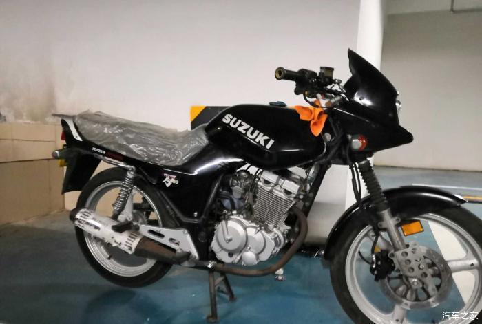 经典摩托车系列九十年代另类豪华摩托车金城铃木刀gf125