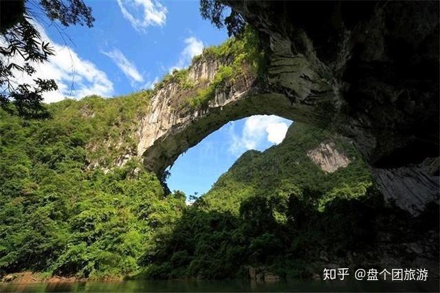 仙人桥是属典型的喀斯特地貌,位于攸县酒埠江风景名胜区太阳山景区