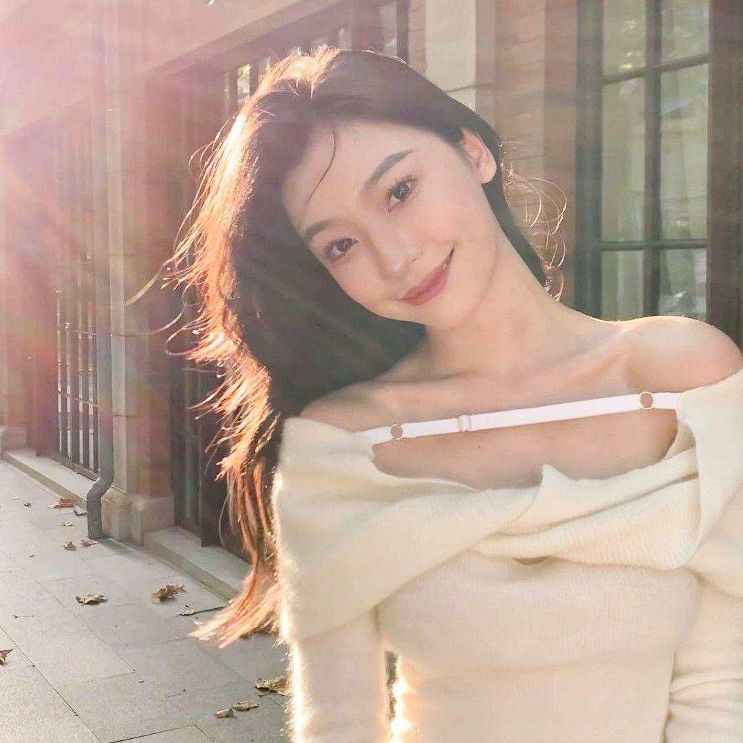 易梦玲超美头像 壁纸,进来看老婆! - 知乎