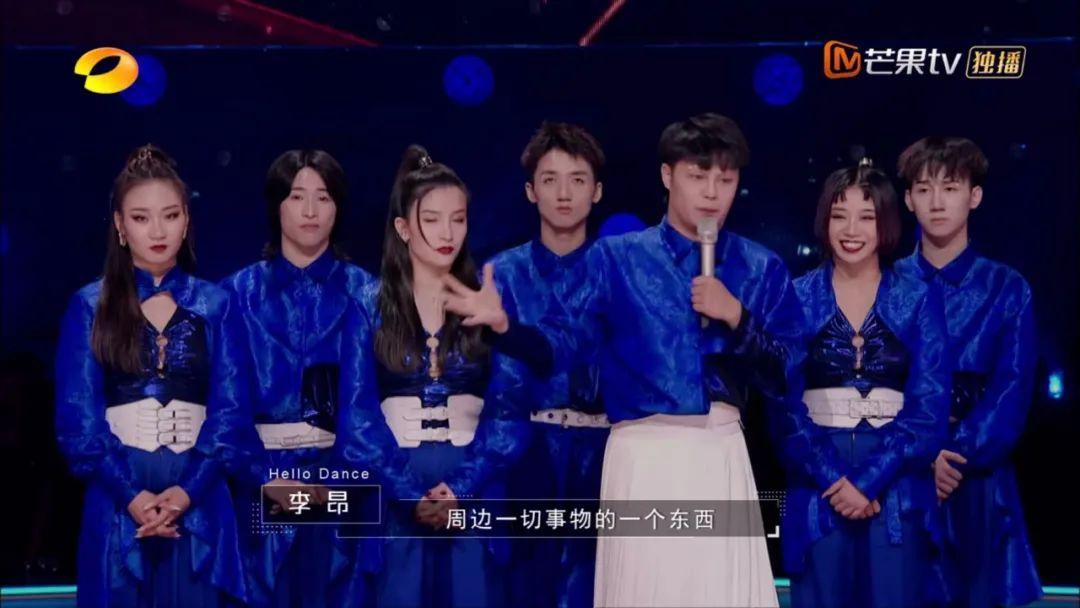 看过传统的,优美的舞蹈之后,hello dance 舞团整装待发.