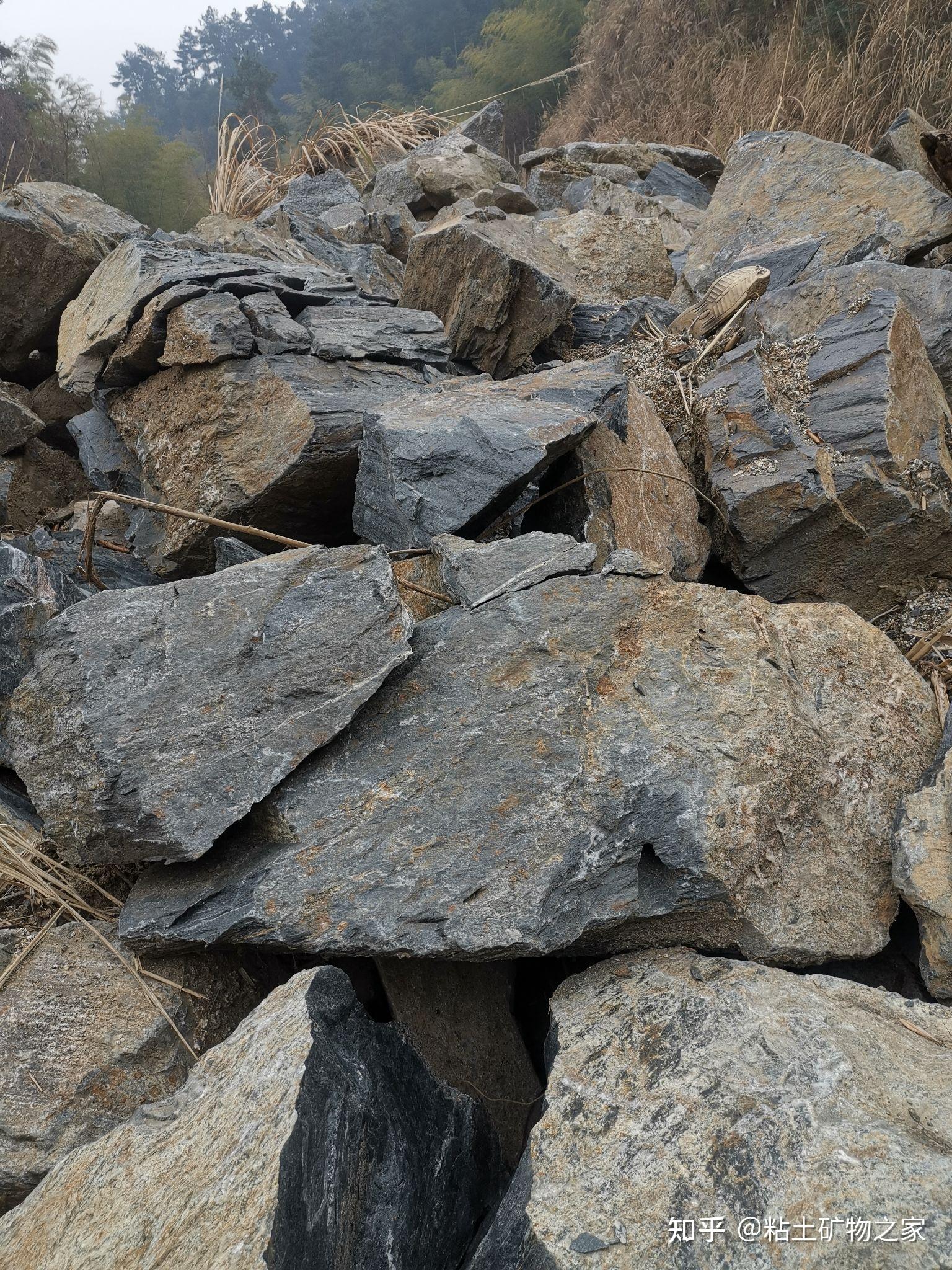 大片大片角闪石