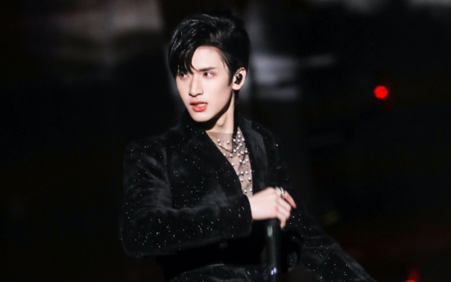 tnt一周年演唱会严浩翔《我想你了》