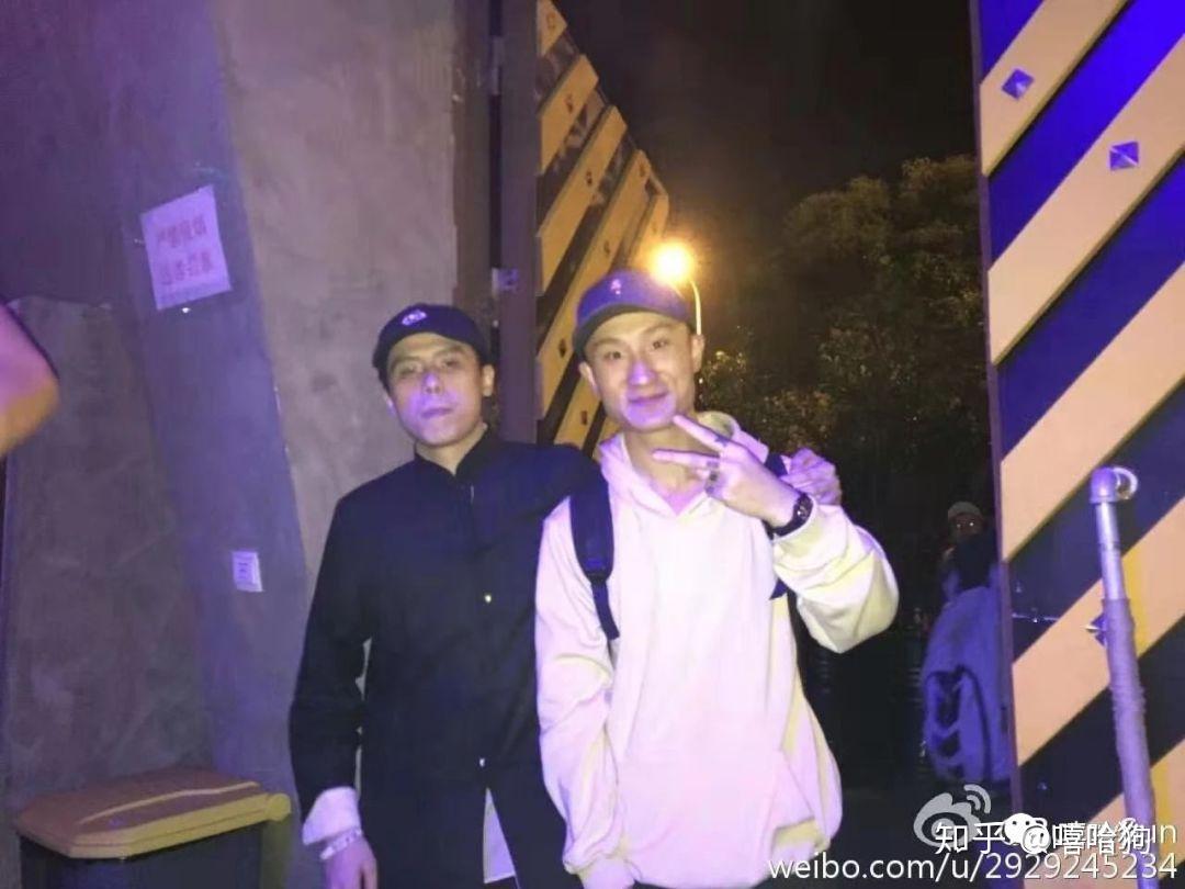 当时的生活不顺心的buzzy与法老在微博倾诉,buzzy没想到自己的偶像
